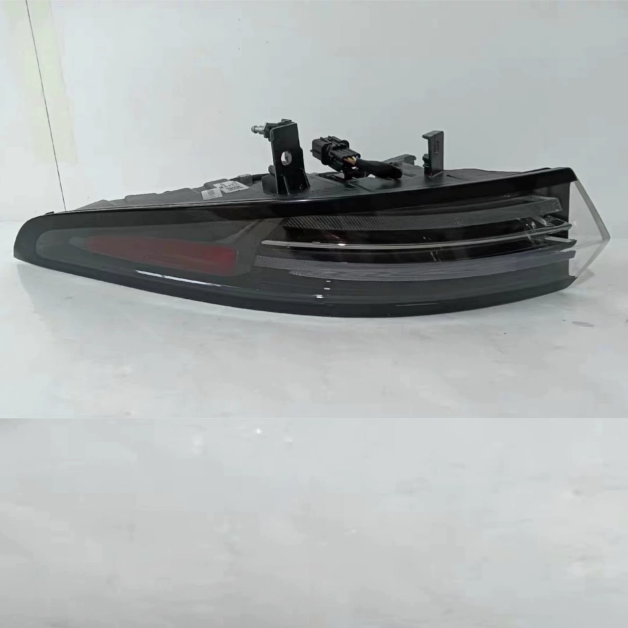 Lixiang L7 arxa sağ yan işıq