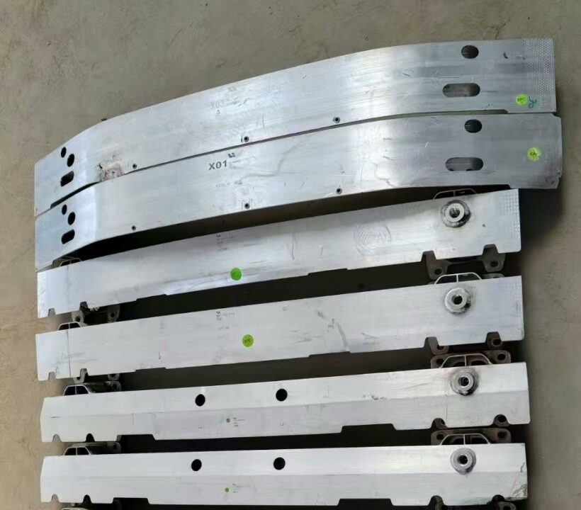 Lixiang L7 23 Ön Şveller Böyük