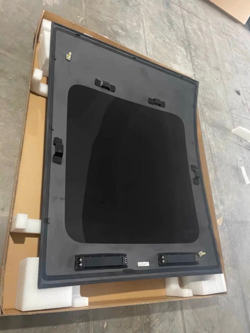 Zeekr 001 Lyuk (Panoramik şüşə tavan)